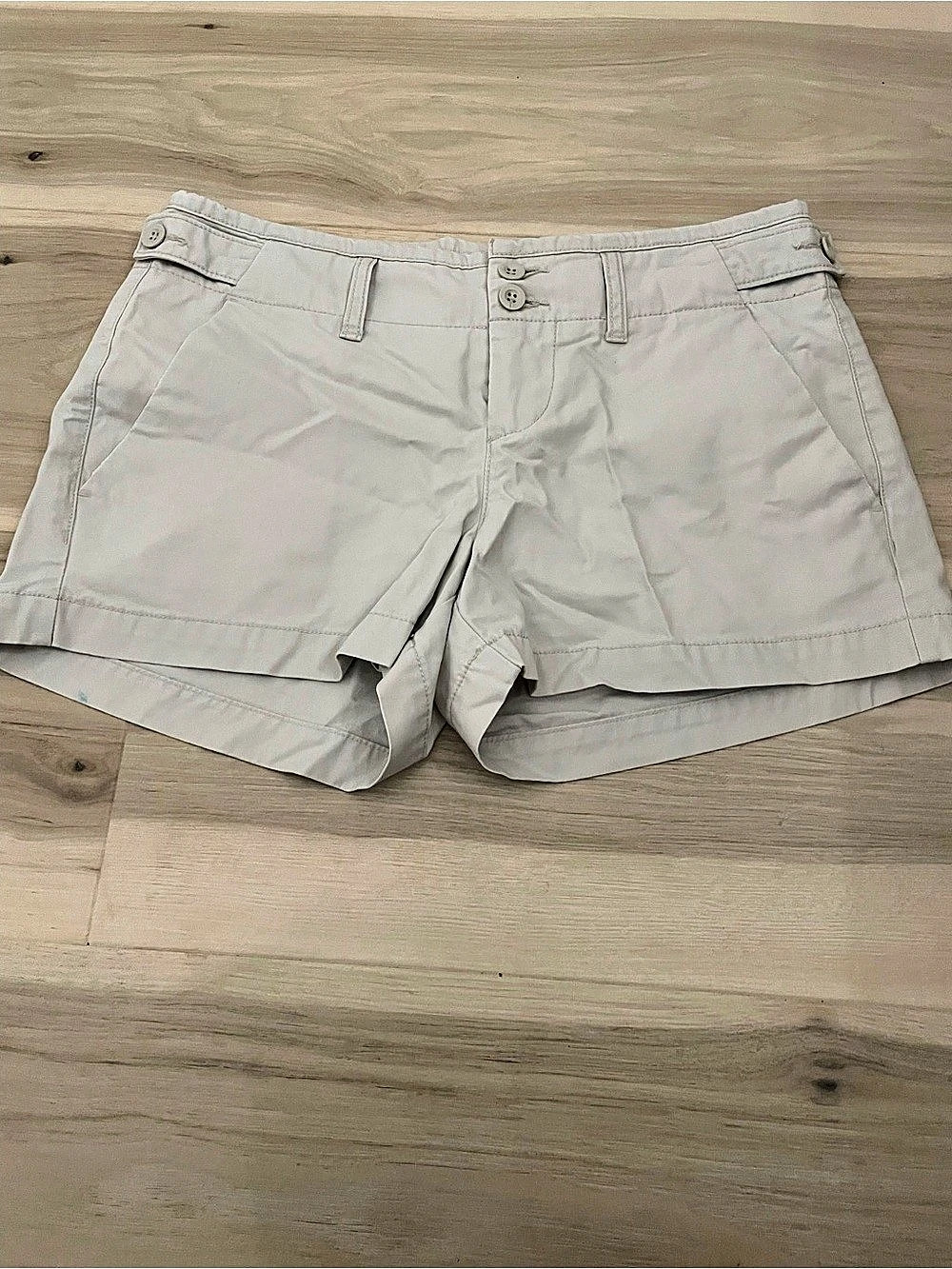 Gap Cargo Shorts in Beige Like New
